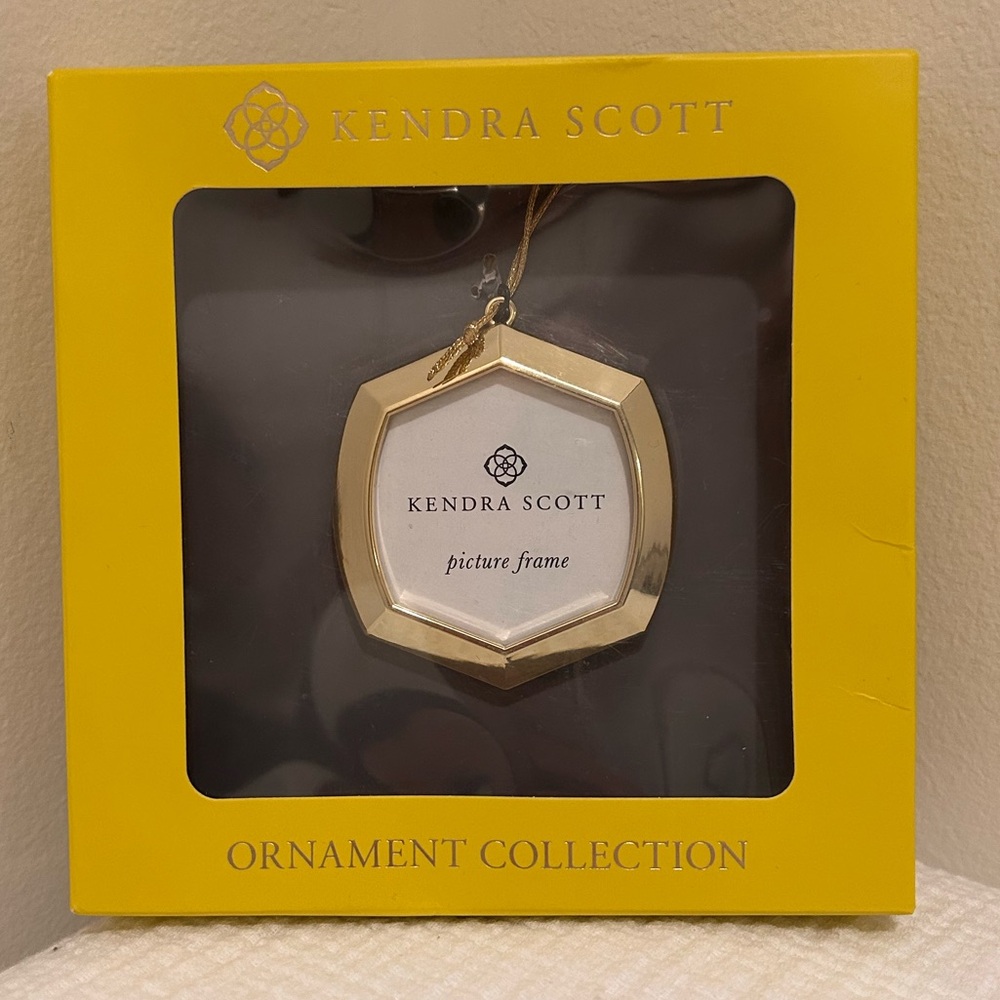 NEW!  Kendra Scott ornament
